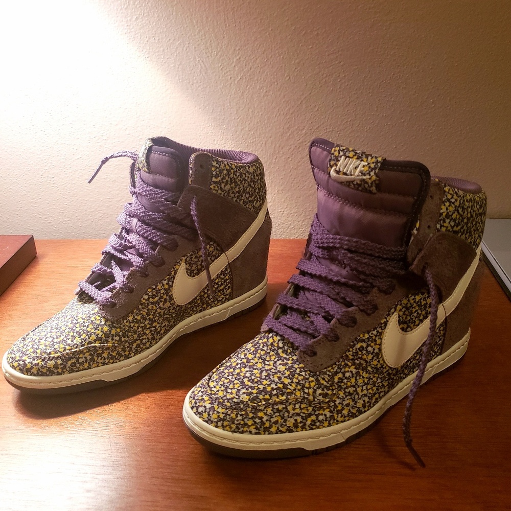 Nike sky hi dunk wedge gym shoe size 8.5 like new